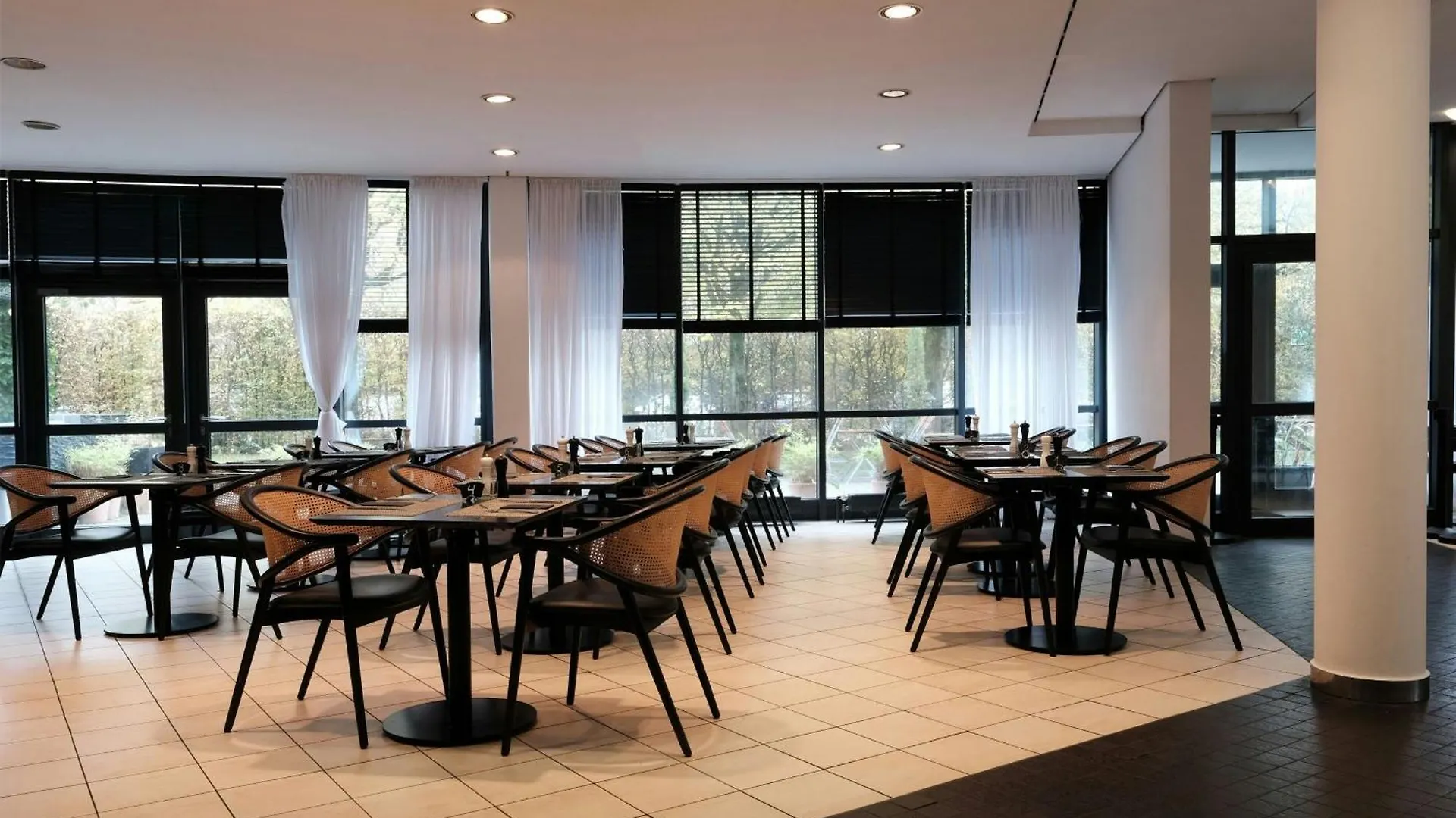 Hotel Four Ratingen Dusseldorf Airport 4*,